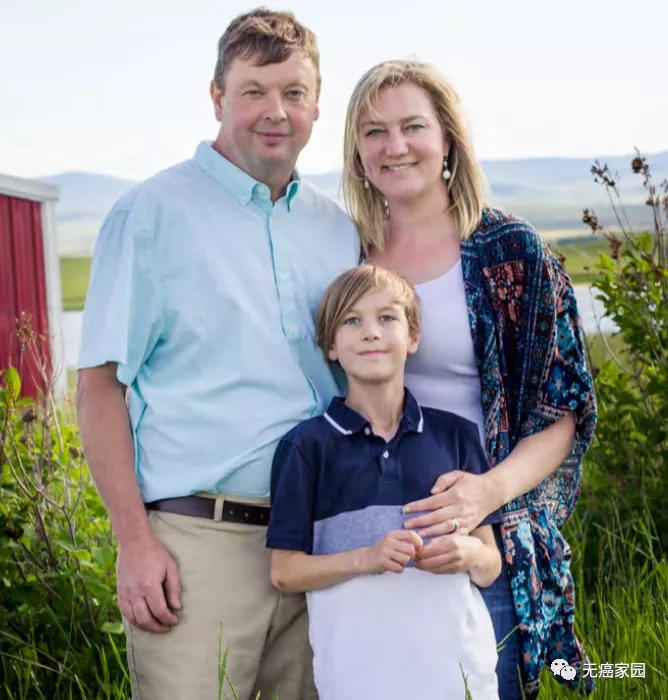 拉罗替尼治疗后的儿童甲状腺癌患者和他的父母